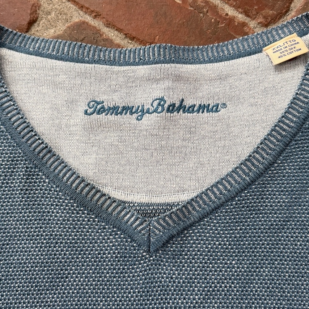 Tommy Bahama Men’s Silk Cotton V-Neck Top - Picture 2 of 7